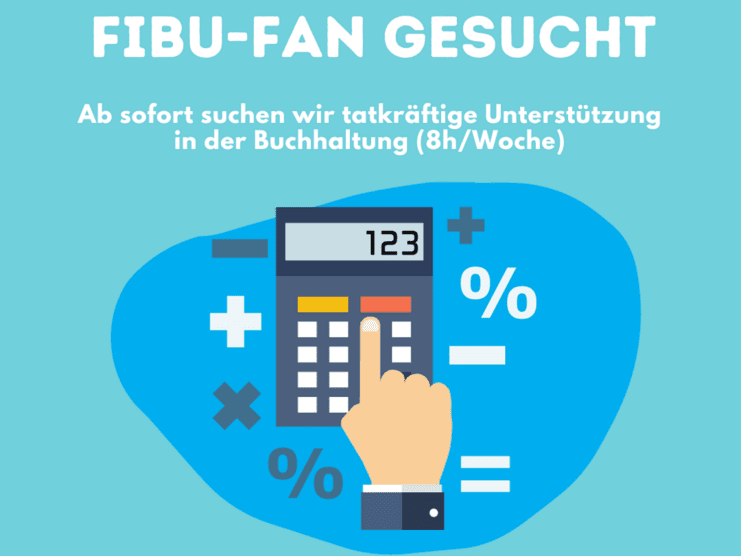 Grafik mit Text „FIBU-FAN gesucht“ und einem Taschenrechner, der eine Hand mit Finger auf der Taste zeigt.