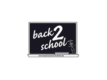 Schwarze Tafel mit der Aufschrift „back2school“ und einer Strichfigur, die „teacher“ steht. Webseite unten rechts.
