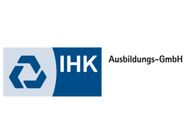 Logo der IHK Ausbildungs-GmbH mit grafischem Element und Schriftzug auf hellem Hintergrund.