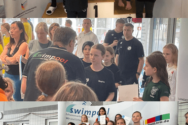 Drei Bilder zeigen Schwimmer bei der Siegerehrung, halten Urkunden und stehen vor banners der Organisationen.