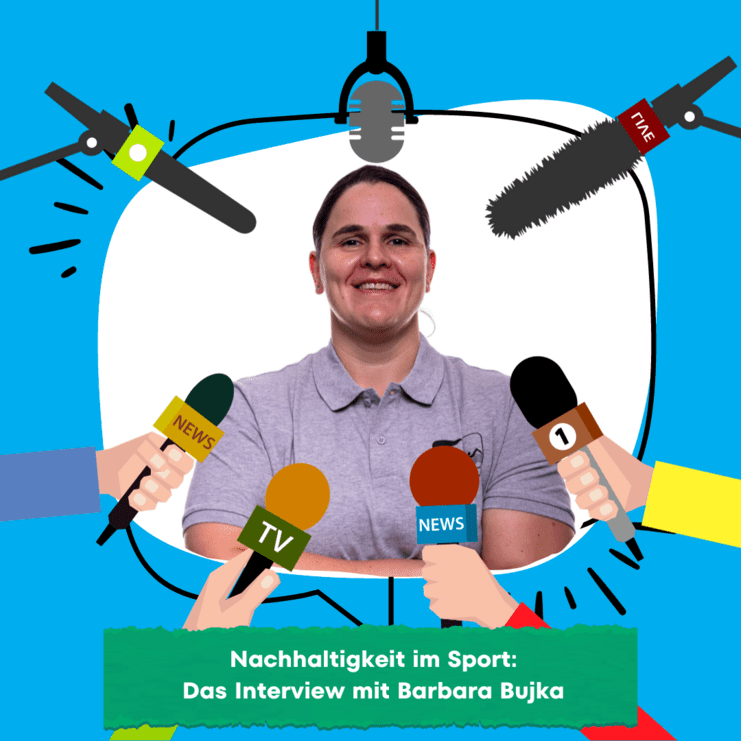 Porträt von Barbara Bujka mit Mikrofonen im Hintergrund, das Interview zum Thema Nachhaltigkeit im Sport.