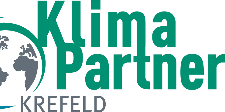 Logo von KlimaPartner Krefeld mit einer Weltkarte und geschwungener Linienführung in Grün und Grau.