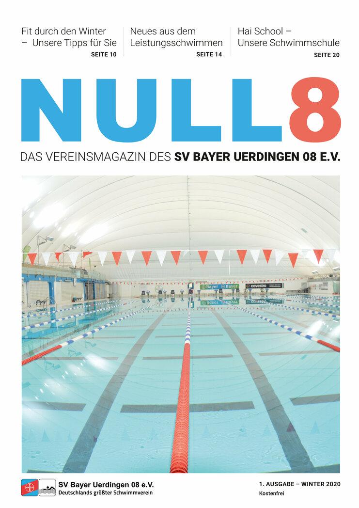 Titelbild des Vereinsmagazins mit Schwimmbecken, bunten Schwimmbojen und aufgehängten Wimpeln in einer Sporthalle.